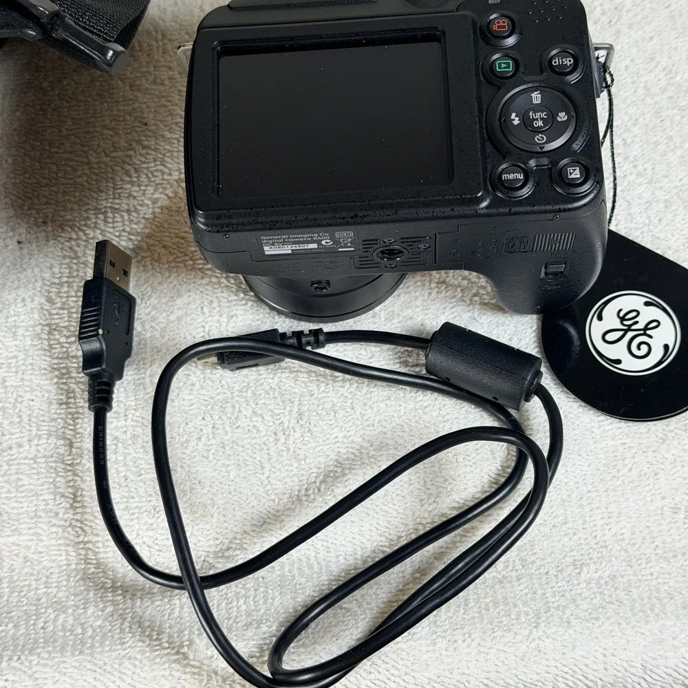 GE X400 Digital Camera Preowned With Camara Bag Booklet And Cable Included
